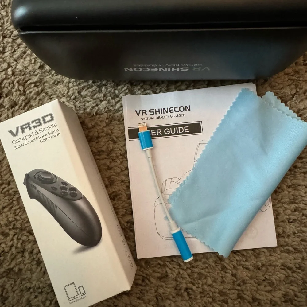Virtual Reality Shinecon Glasses NIB w/Cover & Accessories
